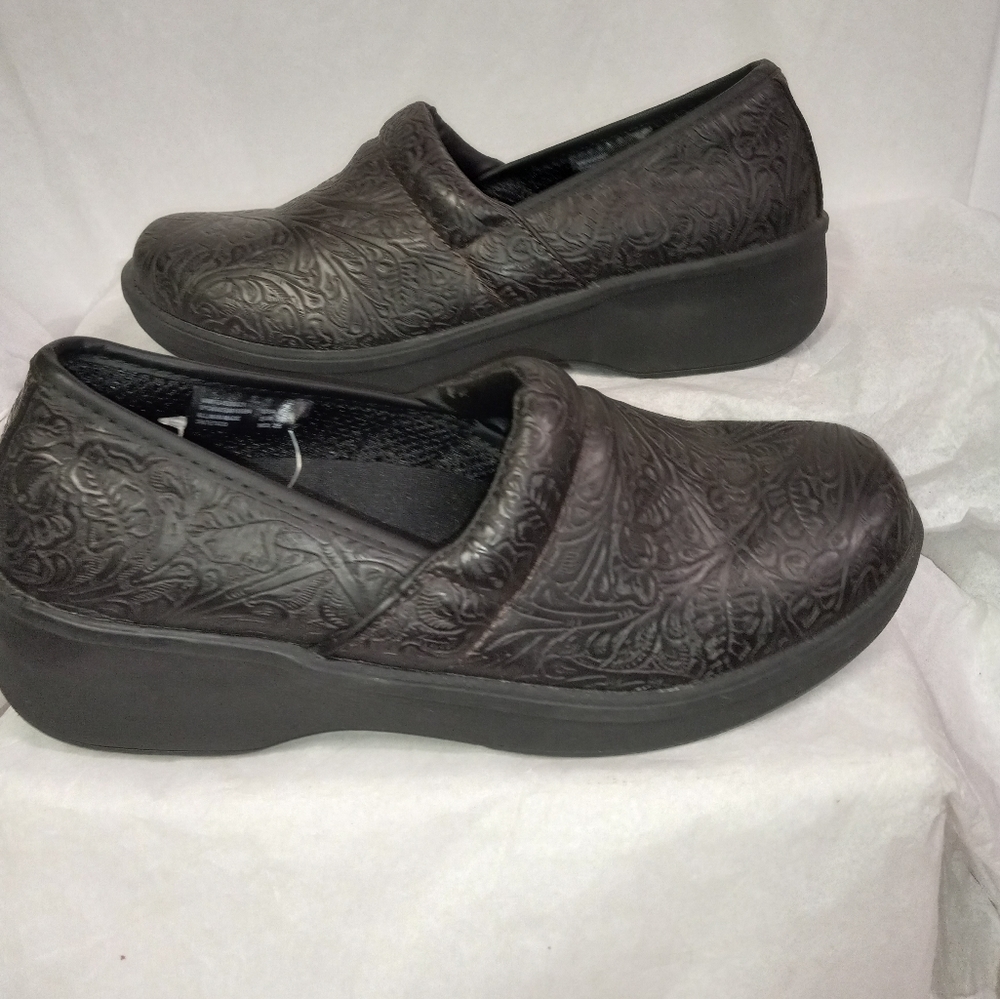 !💜Faded Glory Shoes Mules Brown Faux Leather Tooled Etchings Slip-On   Siz…